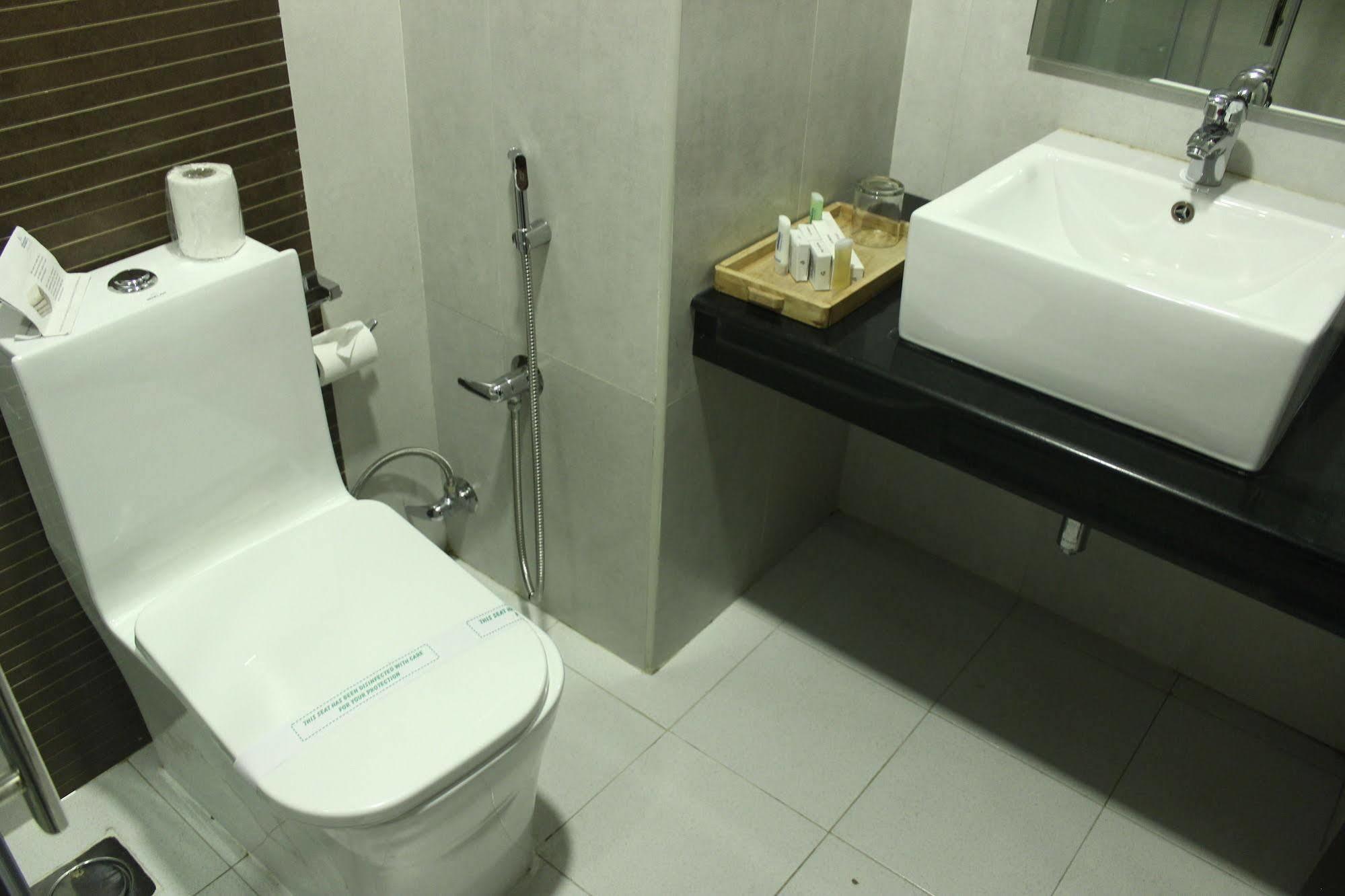 Abaam Cochin Hotel Kochi Ngoại thất bức ảnh